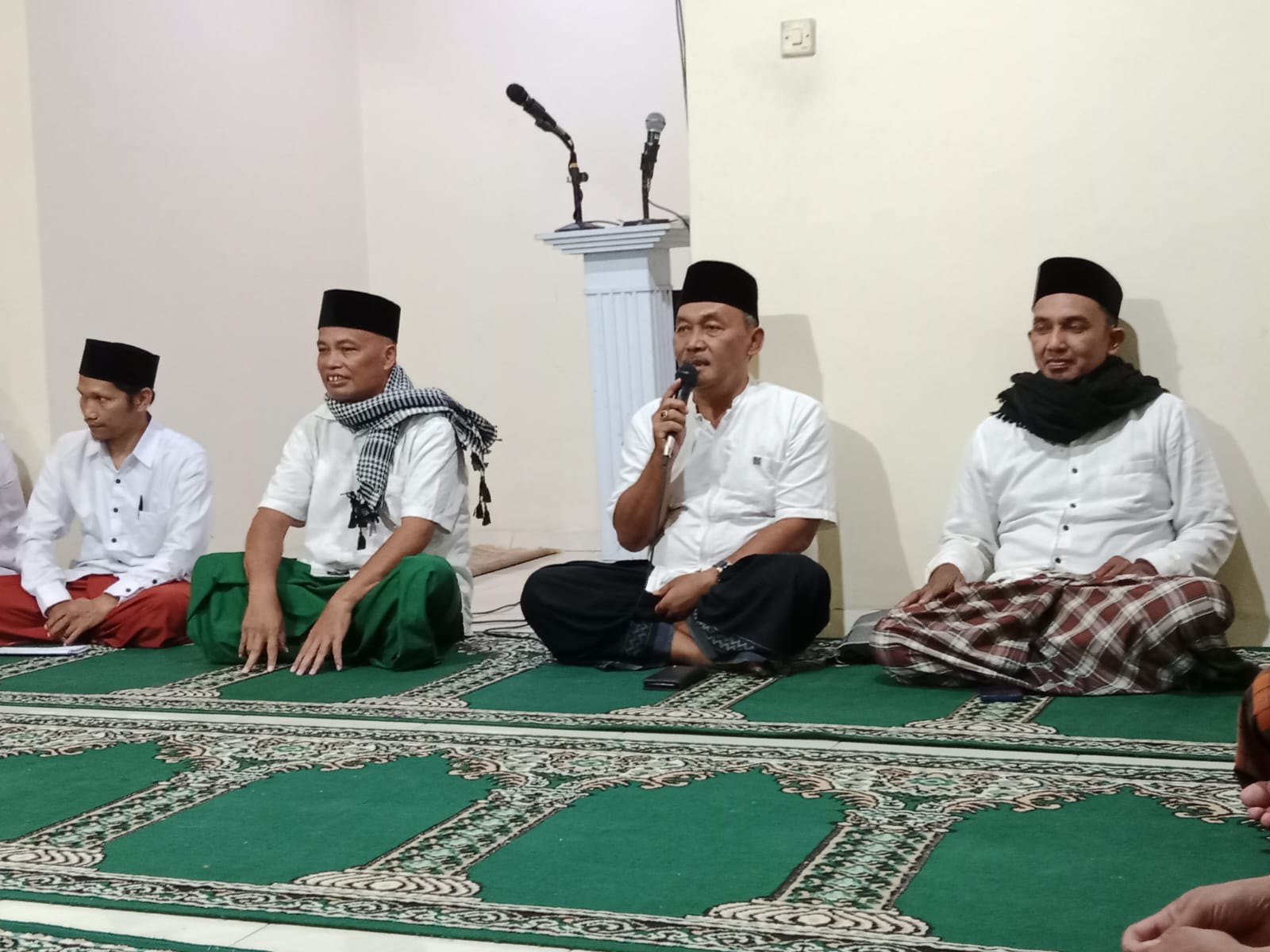 SAFARI TARAWIH DI PADUKUHAN CEMOROHARJO